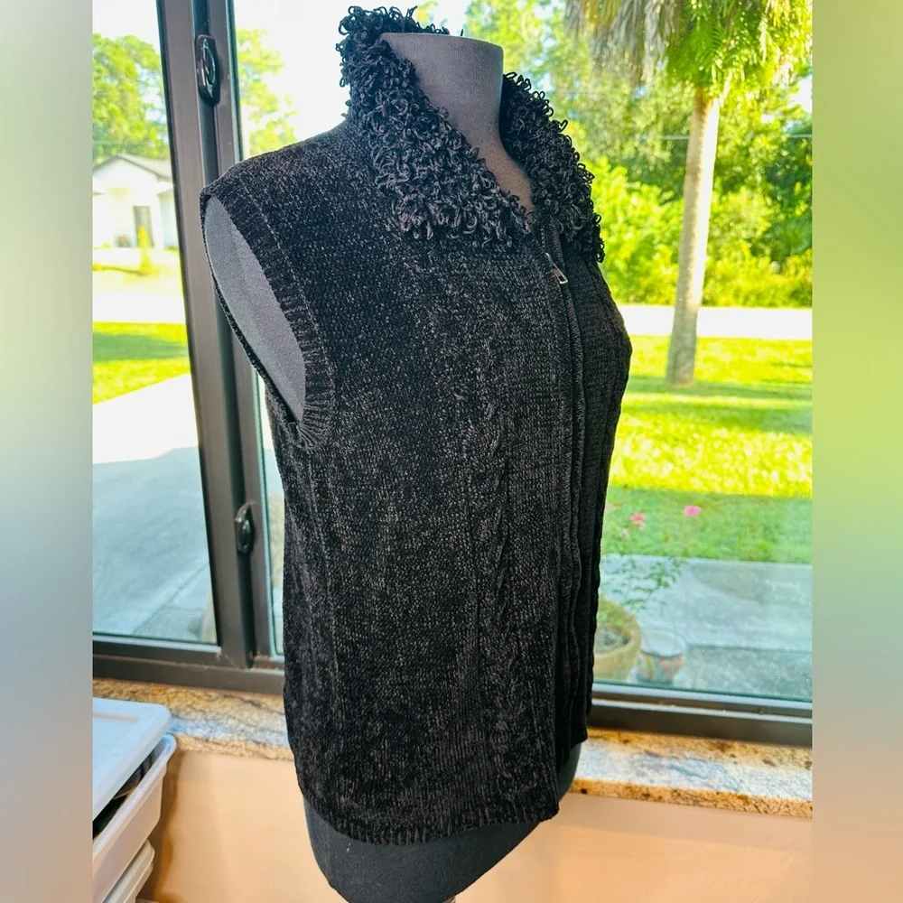 Vintage Lisa International Black Velour Sleeveless Zip-Up Vest Size Large